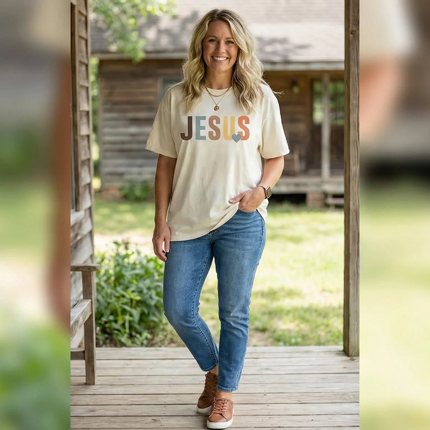 Jesus Loves - T-Shirt for Women - Messiah Wear